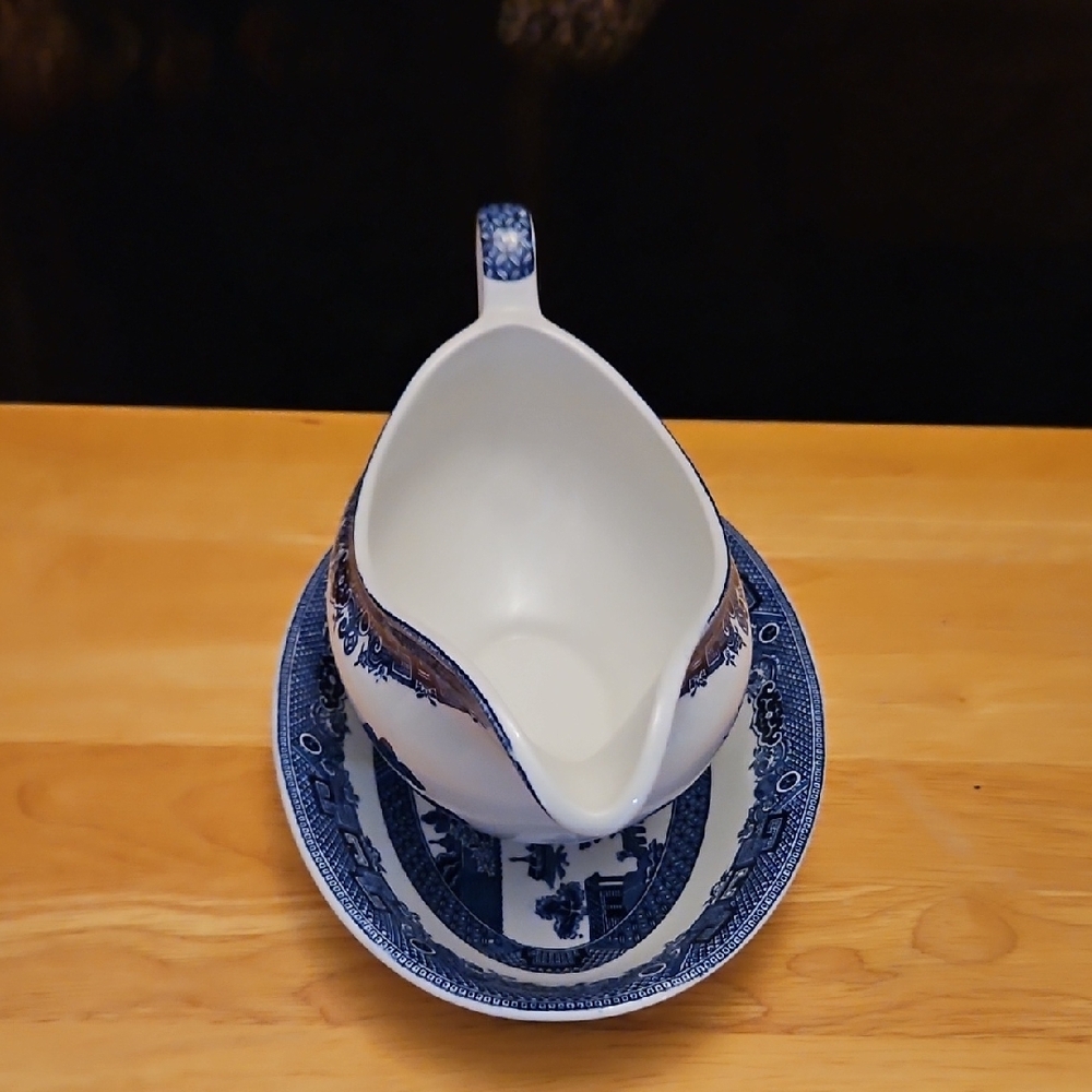 Johnson Brothers Blue and White Gravy Boat with Saucer - Picture 8 of 16